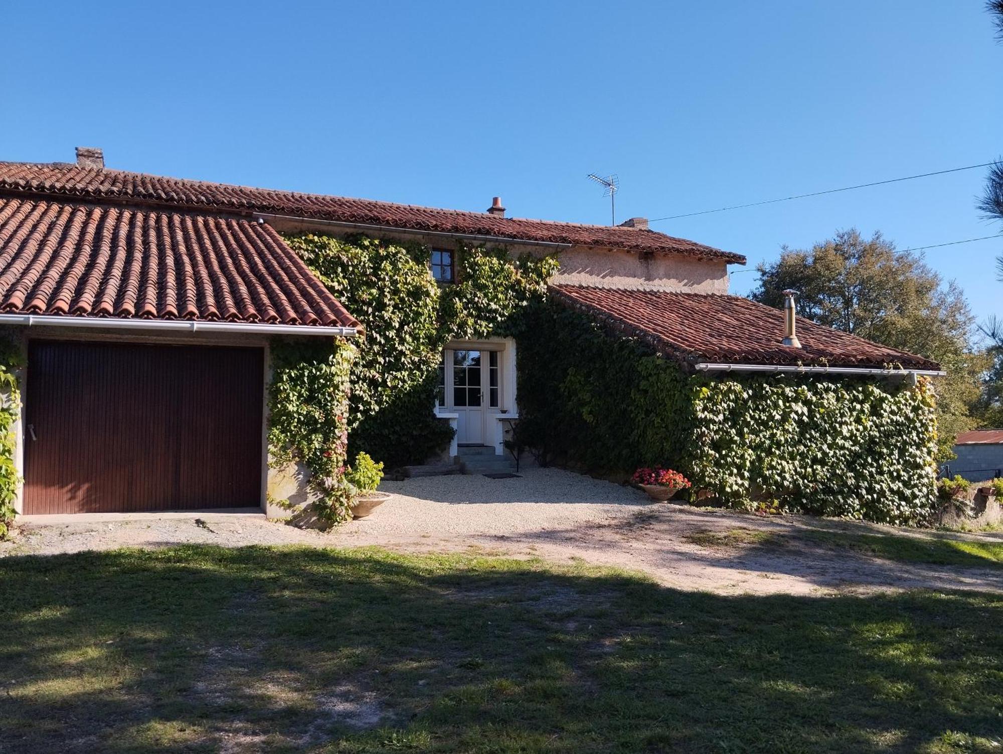 Maison Au Calme Avec Vue Etang Clesse (Deux-Sevres)