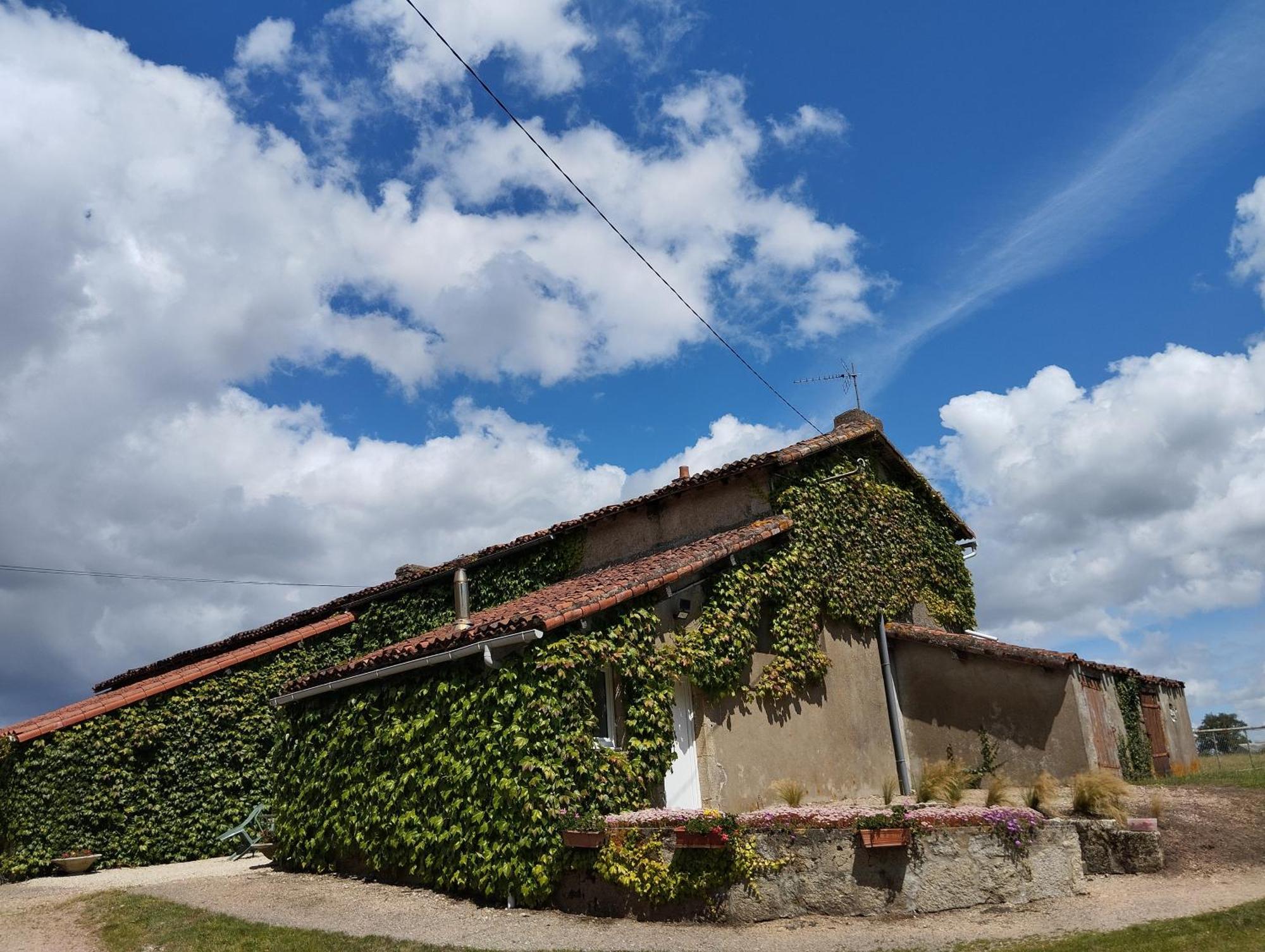 Maison Au Calme Avec Vue Etang Holiday home *